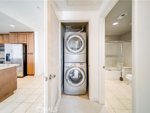 21301 Erwin Street 303, Woodland Hills (los Angeles) CA 91367