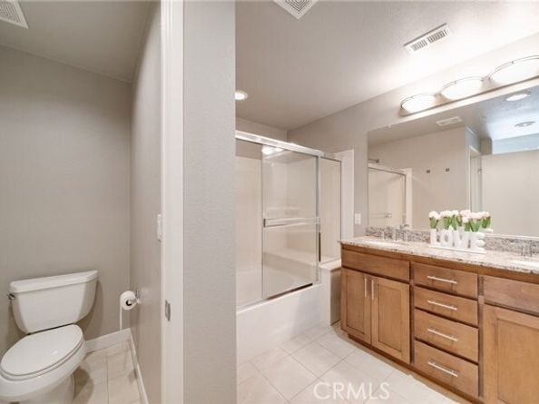 21301 Erwin Street 303, Woodland Hills (los Angeles) CA 91367