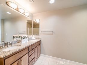 21301 Erwin Street 303, Woodland Hills (los Angeles) CA 91367
