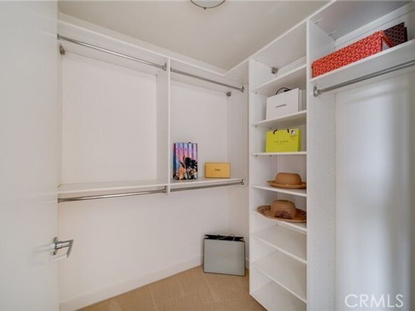 21301 Erwin Street 303, Woodland Hills (los Angeles) CA 91367
