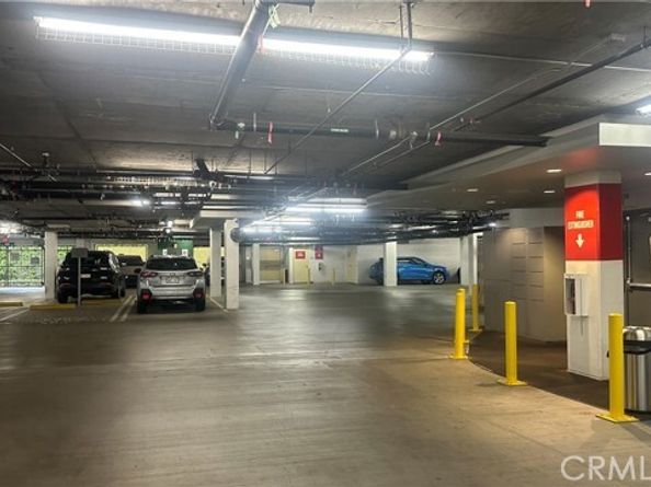 21301 Erwin Street 303, Woodland Hills (los Angeles) CA 91367