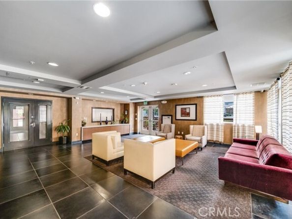 21301 Erwin Street 303, Woodland Hills (los Angeles) CA 91367