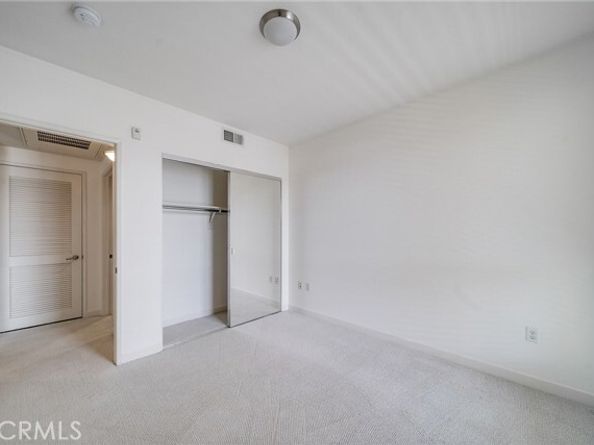 21301 Erwin Street 303, Woodland Hills (los Angeles) CA 91367
