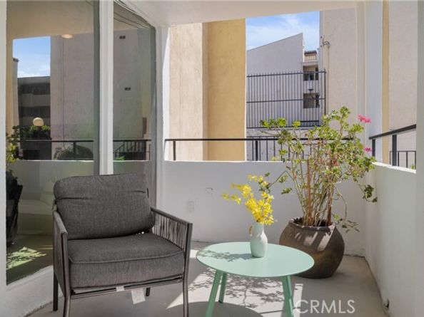5339 Newcastle Avenue 112, Encino (los Angeles) CA 91316