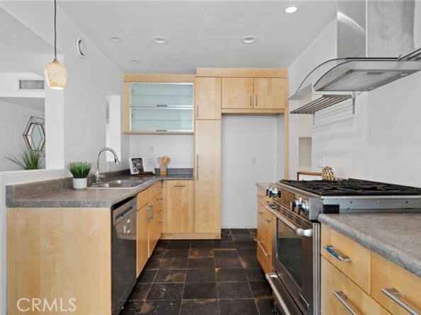 5339 Newcastle Avenue 112, Encino (los Angeles) CA 91316