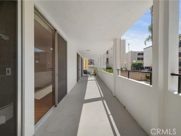 5339 Newcastle Avenue 112, Encino (los Angeles) CA 91316
