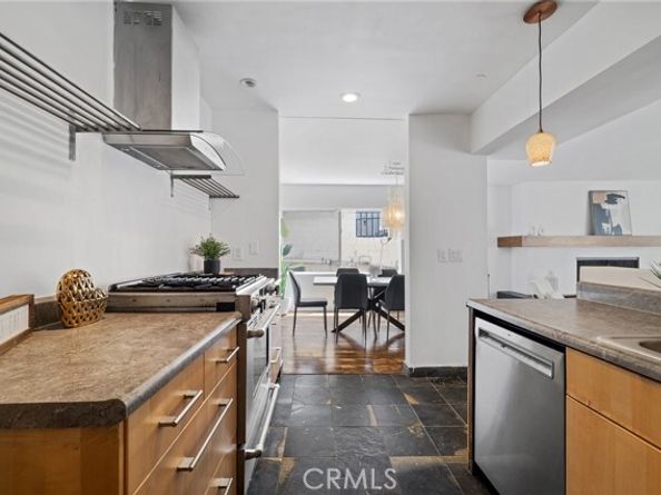 5339 Newcastle Avenue 112, Encino (los Angeles) CA 91316
