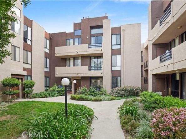 7826 Topanga Canyon Boulevard 301, Canoga Park (los Angeles) CA 91304