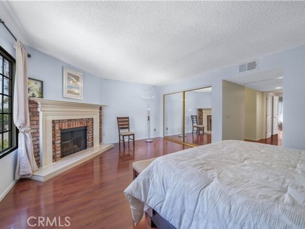 18100 Burbank Boulevard 11, Tarzana (los Angeles) CA 91356