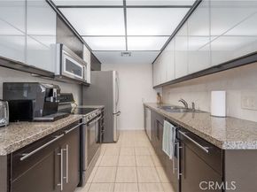 18100 Burbank Boulevard 11, Tarzana (los Angeles) CA 91356