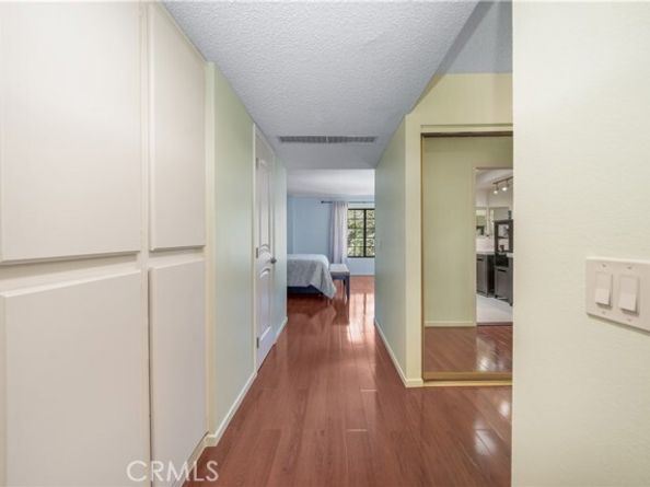 18100 Burbank Boulevard 11, Tarzana (los Angeles) CA 91356