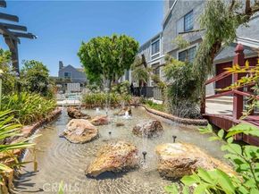 18100 Burbank Boulevard 11, Tarzana (los Angeles) CA 91356