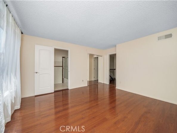 18100 Burbank Boulevard 11, Tarzana (los Angeles) CA 91356