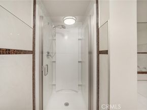 18100 Burbank Boulevard 11, Tarzana (los Angeles) CA 91356