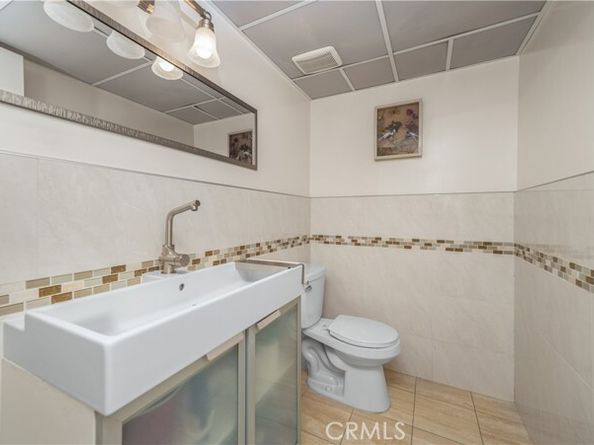 18100 Burbank Boulevard 11, Tarzana (los Angeles) CA 91356