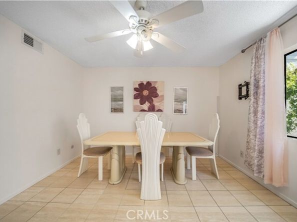 18100 Burbank Boulevard 11, Tarzana (los Angeles) CA 91356