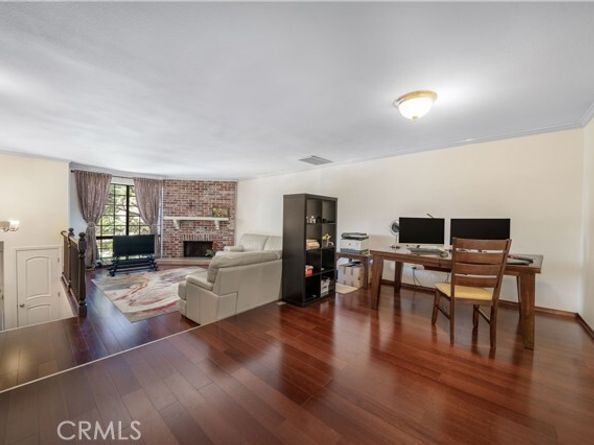 18100 Burbank Boulevard 11, Tarzana (los Angeles) CA 91356