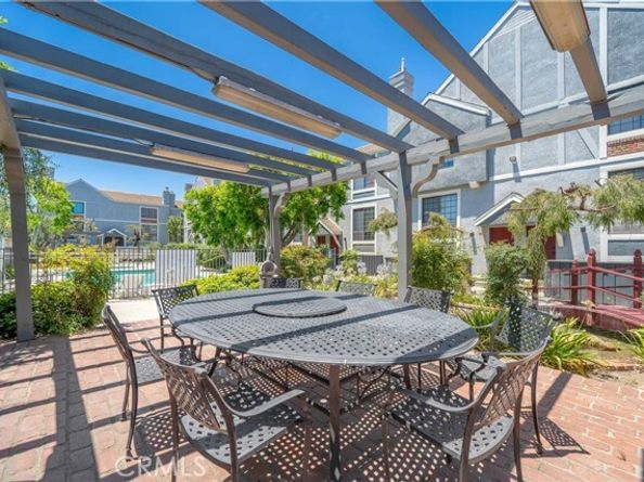 18100 Burbank Boulevard 11, Tarzana (los Angeles) CA 91356