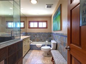 5329 Mecca Avenue, Tarzana (los Angeles) CA 91356