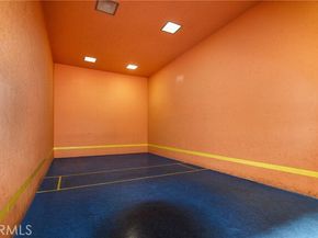 5535 Canoga Avenue 207, Woodland Hills (los Angeles) CA 91367