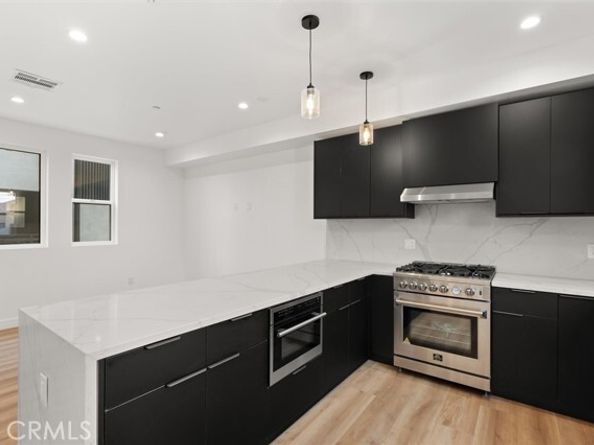 11408 W Calvert Street, North Hollywood (los Angeles) CA 91606