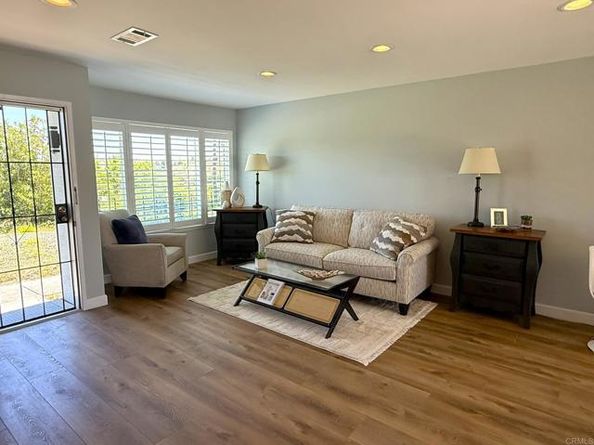 3839 Vista Campana 28, Oceanside CA 92057
