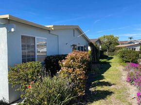 3808 Vista Campana 22, Oceanside CA 92057