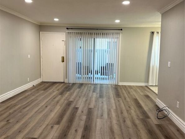 121 Sinclair 122, Glendale CA 91206