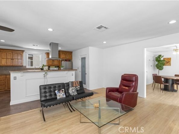 6700 Densmore Avenue, Van Nuys (los Angeles) CA 91406