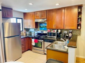 18530 Hatteras Street 309, Tarzana (los Angeles) CA 91356