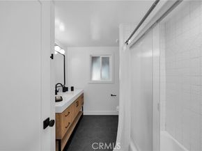 16938 Knapp Street, Northridge (los Angeles) CA 91343
