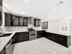 19361 Plummer Street, Northridge (los Angeles) CA 91324