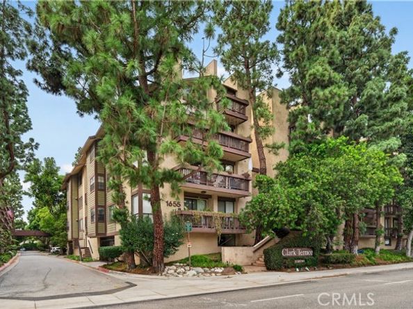 1655 Clark 324, Long Beach CA 90815