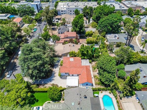 13621 Erwin Street, Van Nuys (los Angeles) CA 91401