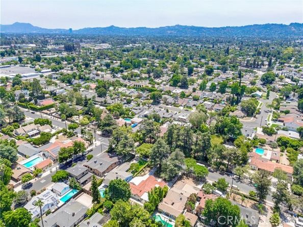 13621 Erwin Street, Van Nuys (los Angeles) CA 91401