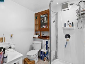 7333 Sunkist Dr, Oakland CA 94605