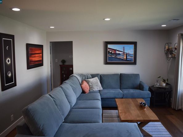 136 Pacific Ave, Pacifica CA 94044