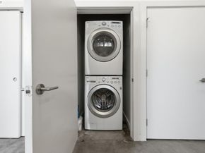 857 W Grand Ave, Oakland CA 94607