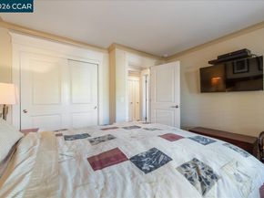 2100 Skycrest Dr 12, Walnut Creek CA 94595