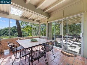 2100 Skycrest Dr 12, Walnut Creek CA 94595