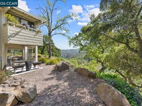 2100 Skycrest Dr 12, Walnut Creek CA 94595