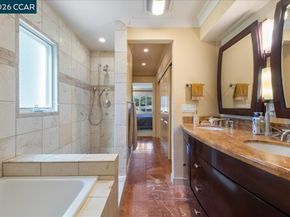 2100 Skycrest Dr 12, Walnut Creek CA 94595