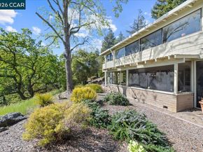 2100 Skycrest Dr 12, Walnut Creek CA 94595