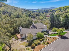 4 Julianna Ct, Moraga CA 94556