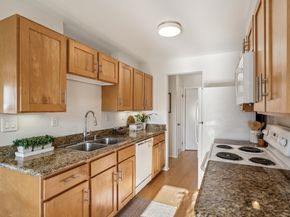 20 Marina Lakes Dr, Richmond CA 94804