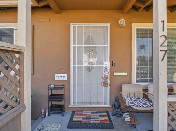 127 Hampton Rd, Hayward CA 94541