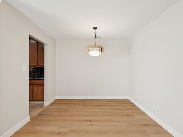 1042 Mangrove Ln, Alameda CA 94502