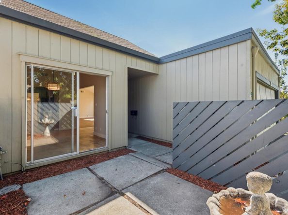 1042 Mangrove Ln, Alameda CA 94502