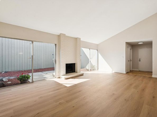 1042 Mangrove Ln, Alameda CA 94502