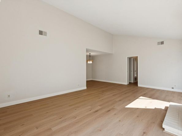 1042 Mangrove Ln, Alameda CA 94502